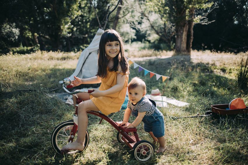 fotos en verano, reportaje de fotos infantil en verano, una tarde de juegos en verano, en el campito
