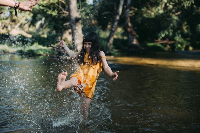 fotos en verano, reportaje de fotos infantil en verano, una tarde de juegos en verano, en el campito