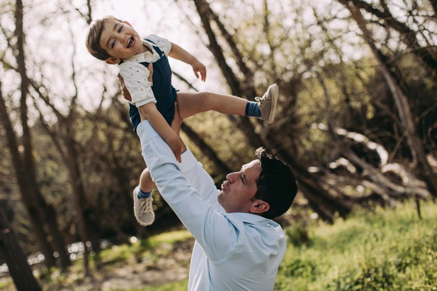 reportaje de familia en el campo, sesión fotos de familia, reportaje infantil, en el campito