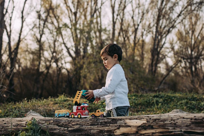 reportaje de familia en el campo, sesión fotos de familia, reportaje infantil, en el campito