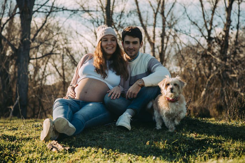 reportaje de pemama en invierno, sesión de fotos de embarazo en exteriores