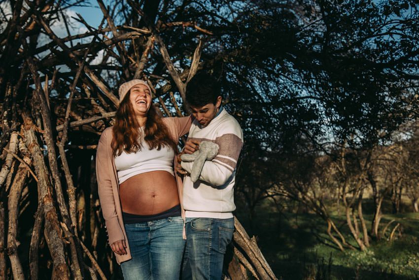 reportaje de pemama en invierno, sesión de fotos de embarazo en exteriores