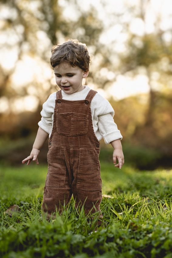 reportaje infantil en otoño , en el campito, fotografía de familia, fotografía de niños en otoño