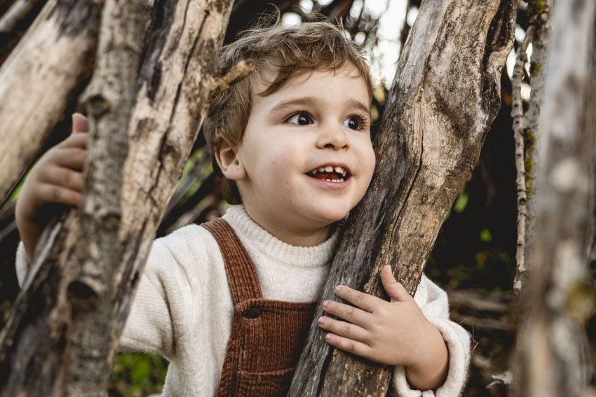 reportaje infantil en otoño , en el campito, fotografía de familia, fotografía de niños en otoño