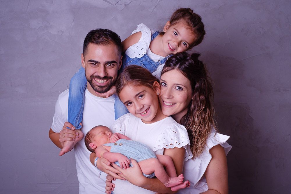 fotografía de recién nacidos en blanco y negro en Alcorcón