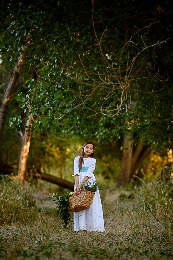Fotografía de comunión en el campo, Rubén Mejías FOTOGRAFO, fotografo comuniones Madrid, reportajes comunión naturales 