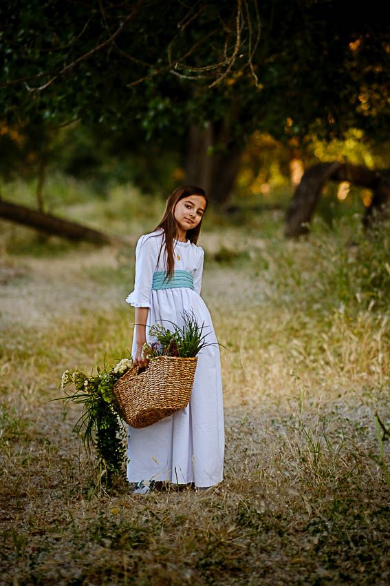 Fotografía de comunión en el campo, Rubén Mejías FOTOGRAFO, fotografo comuniones Madrid, reportajes comunión naturales 