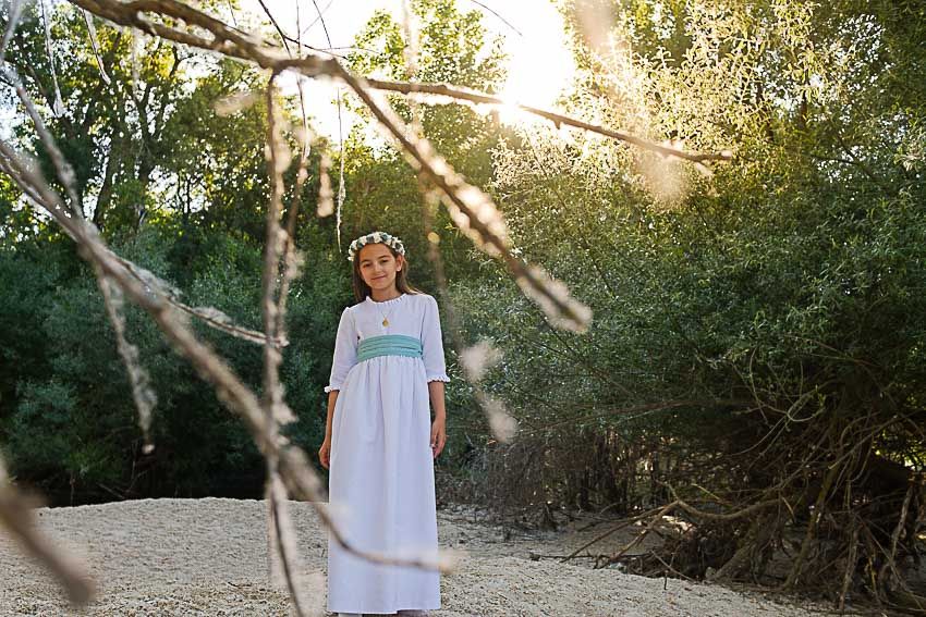 Fotografía de comunión en el campo, Rubén Mejías FOTOGRAFO, fotografo comuniones Madrid, reportajes comunión naturales 