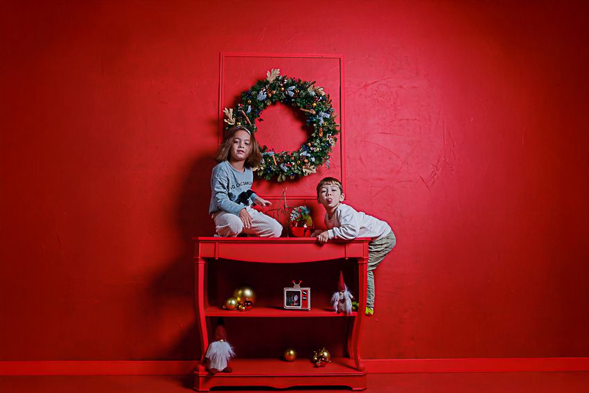 navidad-en-el-campito-2025 niños jugando en el set rojo en Alcorcón